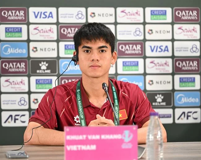 Collage các biểu tượng thể thao đa dạng như bóng đá, bóng rổ, eSports, thể hiện sự phong phú của 777king99 uy tín